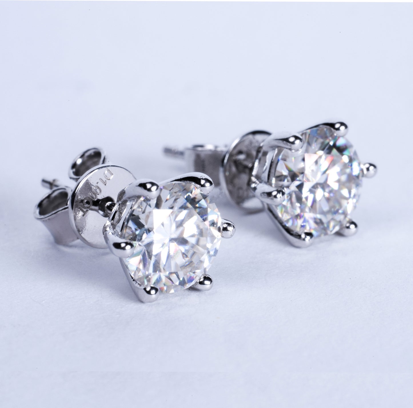 MOISSANITE STUDS 1 CT